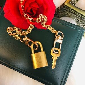 🎁3️⃣0️⃣4️⃣🍒Auth Louis Vuitton Padlock& 1 key 🔑
